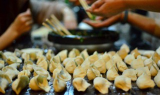 梦见和好多人在一起包饺子 有什么特殊的寓意吗