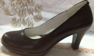 女式皮鞋搭配什么衣服 皮鞋搭什么衣服好看