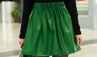 绿色连衣裙怎么搭配 绿色裙子搭配什么好看