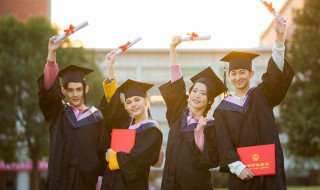 学士服怎么穿 穿学士服的正确姿势