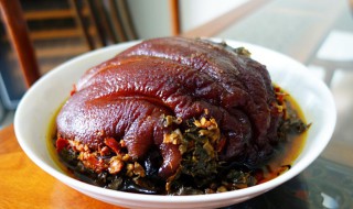 啤酒烧蹄膀做法图解 味道好肉还容易炖烂