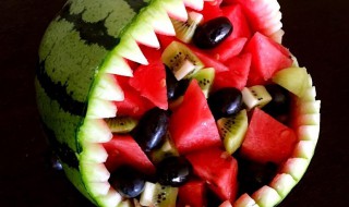 西瓜水果盅做法图解 好看又好吃的水果吃法