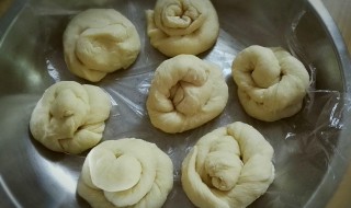 玉米玫瑰花卷怎么做 玉米玫瑰花卷的做法