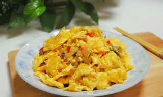 槐花炒鸭蛋的做法 槐花炒鸭蛋怎么做