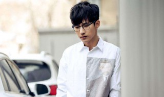 男士印花衬衫怎么搭 教你帅气搭配