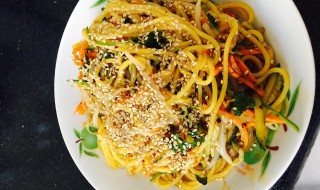 拌玉米面条做法图解 怎么吃都不会腻