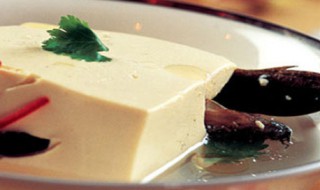 泥鳅汆豆腐做法 又名泥鳅钻豆腐