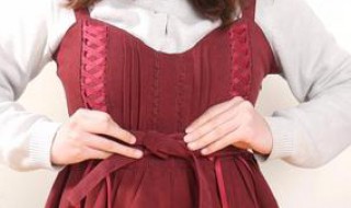 风衣蝴蝶结的系法图解 风衣腰带蝴蝶结打法步骤详解