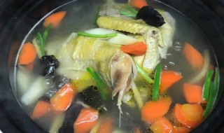 做胡萝卜乌鸡汤的步骤 胡萝卜炖乌鸡汤的制作方法