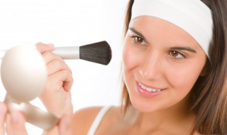 腮红膏正确涂抹方法 如何正确涂抹腮红膏