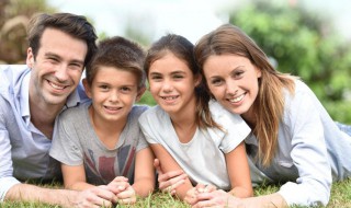 一家四口照片配一句话 一家四口照片配一句话列述