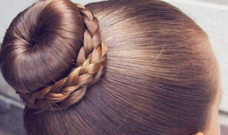 蓬松丸子头怎么扎 蓬松丸子头扎的方法