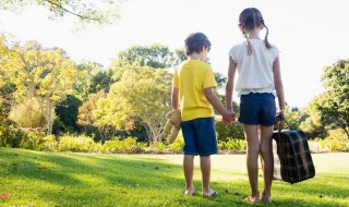 孩子玩的嗨的句子 需要怎么写出孩子的快乐