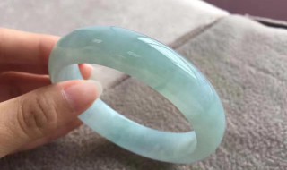 翡翠手镯不带怎么保存 如何保存不带的翡翠手镯