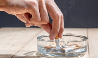 烟灰缸里千万别放水 烟灰缸里真的不能放水吗？