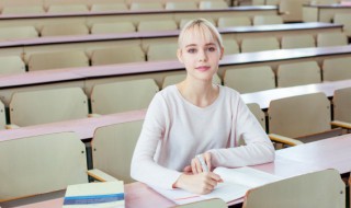 从军行表达了诗人怎样的思想感情 从军行这首诗写出了作者什么样的思想感情呢