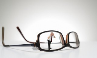 防止眼镜往下掉小窍门 教你防止眼镜往下掉小窍门