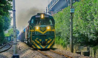 久违的绿皮火车的说说坐绿皮火车发朋友圈说说 关于久违的绿皮火车的说说