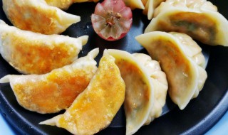 脆底煎饺做法图解 脆底煎饺怎么做