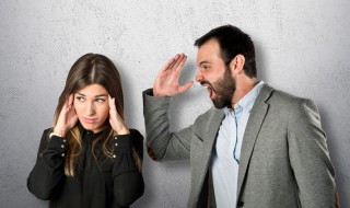 老婆喜欢别的男人怎么办 好伤心呀