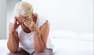 55岁女人每天睡多少小时合适 睡眠时间标准