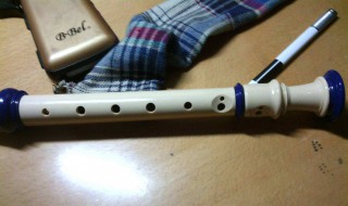 六孔竖笛入门教程 竖笛是欧洲一种历史悠久的木管乐器