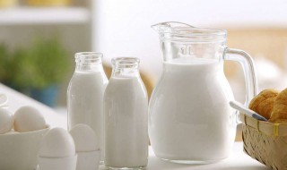睡觉前多久喝牛奶最好 睡前喝牛奶的好处
