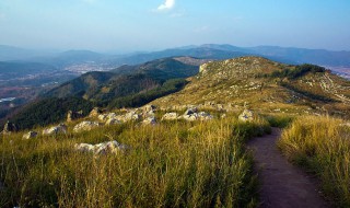 长虫山所在地 关于昆明的简介
