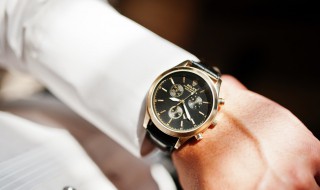 手表日历如何调整 手表如何正确调整时间和日期