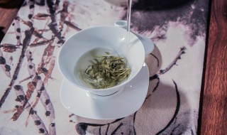 盖碗茶的喝法 你学会了吗