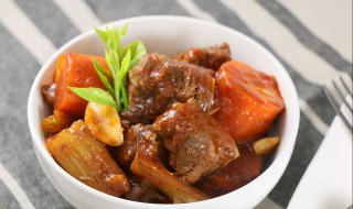 怎么做焖牛肉才好吃 炖牛肉时掌握正确的做法