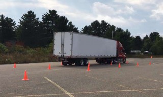 半挂车倒车方法 如何能潇洒地一把到位