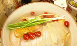 老鸭汤里面放什么配菜 加入它清爽解腻