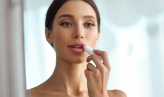 唇膏的正确涂方法 如何正确使用唇膏