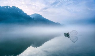 雾锁山头山锁雾天连水尾水连天意思 雾锁山头山锁雾天连水尾水连天意思解释