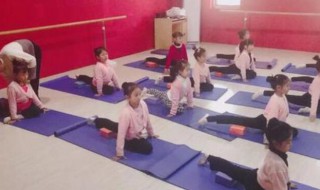 一字压腿的正确方法 一字压腿的正确方法是怎样的