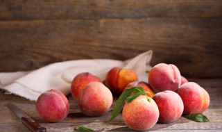 桃子果盘制作方法 桃子怎么切果盘好看