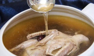 鸡骨架熬汤三个技巧 筒骨鸡架汤的炖法推荐