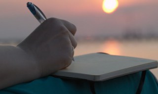 关于爱情的现代诗简短 关于爱情的现代诗简短有哪些