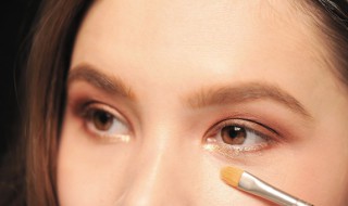 如何练出双眼皮 练出双眼皮的方法