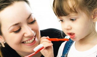 小孩正确刷牙方法 如何教孩子刷牙