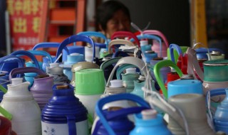 暖壶塞拔不出来了怎么办 如何解决暖壶塞拔不出来