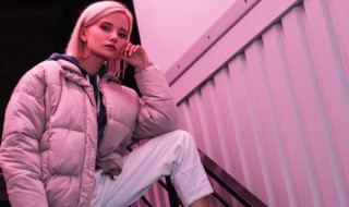 白羽绒服被染色去除的小妙招 白羽绒服被染色怎么办