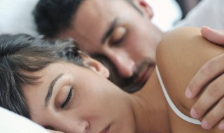 为什么女人会同时和几个男人暧昧 女人为什么喜欢和很多男人暧昧