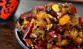 鸡丁卤怎么熬制 看下面的步骤