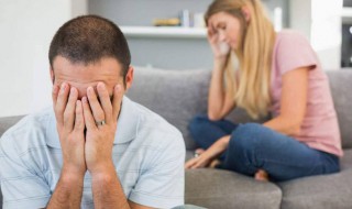 情侣吵架朋友应该劝吗 情侣吵架闹分手到底要不要好朋友劝