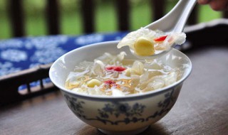 长期喝银耳汤的好处 看看养生专家怎么说