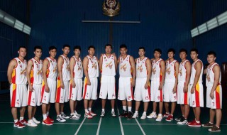 八一队男篮主教练 给大家介绍一下