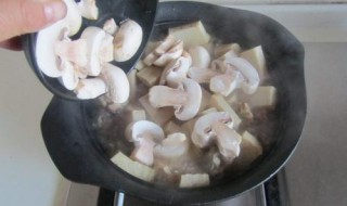 豆腐能和口蘑煮汤吗 豆腐和蘑菇能一起煮汤吗