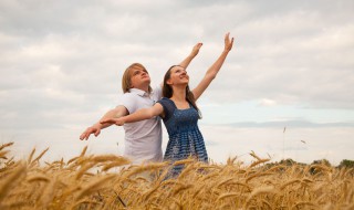 情侣专属句子短句 有什么关于情侣的说说